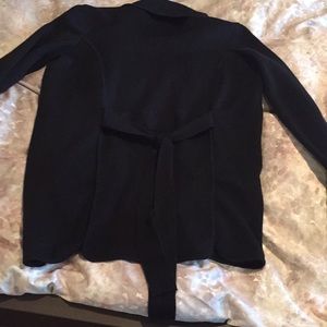 It is 100% merino wool, my skin cant tolerate it